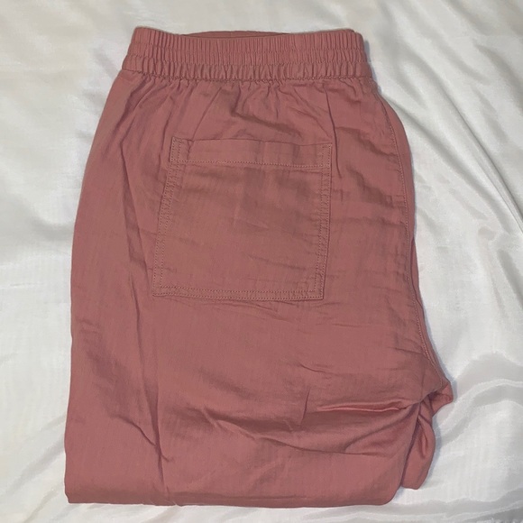 Old Navy Twill Cropped Pants - Picture 4 of 4